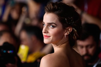 Emma Watson               

"Me llevó tiempo, pero ahora soy feliz estando soltera. Yo lo llamo estar ‘autoemparejada". Con estas palabras a Vogue USA, la intérprete que protagoniza el remake de Mujercitas censuraba hace unos días la presión social y la ansiedad que rodea a las mujeres en la treintena (o a punto de entrar en ellas) sin pareja.