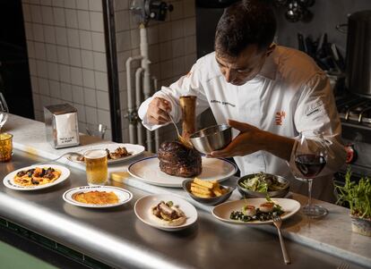 la barra del restaurant Malparit de Barcelona.