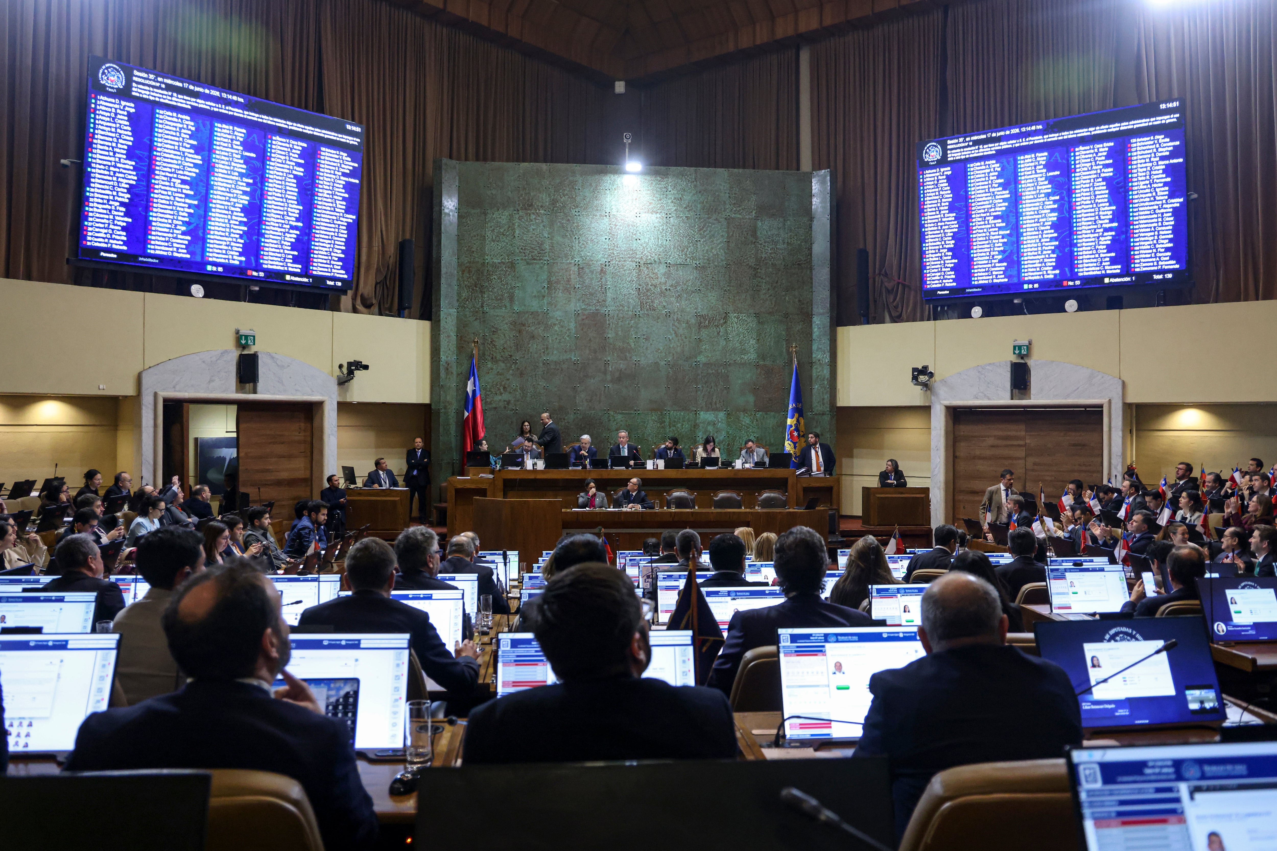 La Cámara de Diputados de Chile aprueba un proyecto que pide a Kast eliminar el lenguaje inclusivo en los servicios públicos