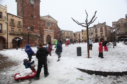 Nens jugant a Prades.