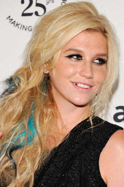 La cantante Ke$ha, conocida por su manera de vestir inclasificable y, por suerte, poco imitada, lució el grill en un colmillo durante una temporada.