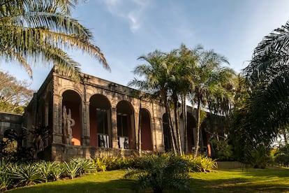 La fachada del estudio de Burle Marx procede de un edificio neoclásico demolido en la década de 1970 y reinstalado años después.