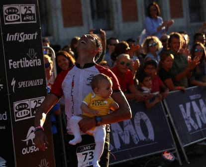 El director técnico de "Madrid Km 0", Felipe Gutiérrez, ha explicado que el objetivo de este evento deportivo "sin precedentes" en la región es "convertir a Madrid en el centro del triatlón mundial, contribuyendo así al desarrollo del deporte en la ciudad y en España".