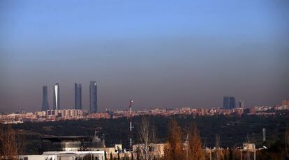 La boina de contaminación en Madrid, vista este miércoles desde desde la carretera A-6.