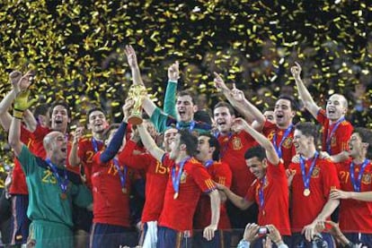 Los jugadores de la selección española de fútbol momentos después de proclamarse campeona del mundo