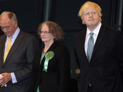 El alcalde de Londres con los candidatos laborista y del Partido Verde.