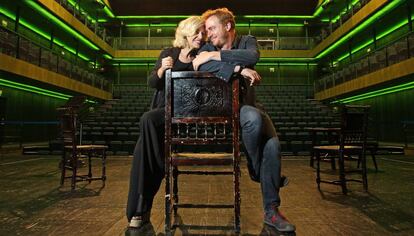 Mercedes Morán con el director Claudio Tolcachir, en la Sala Verde de Teatros del Canal.