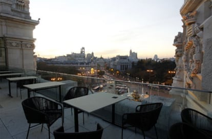 La terraza del restaurante Palacio Cibeles, ubicado en el Ayuntamiento de Madrid, en el Palacio de Comunicaciones, ofrece vistas del centro de Madrid.