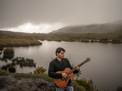 Maréh a la orilla de la laguna sagrada de Teusacá en el parque ecológico Matarredonda de Choachí.