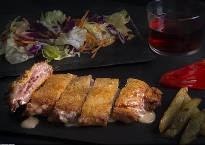 La gastronomía asturiana parte de unas materias primas de primera calidad, pero también apuesta por la novedad. En la imagen, uno de sus iconos: un buen cachopo.