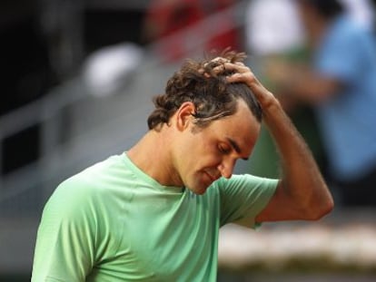 Federer se lamenta tras caer ante Nishikori.