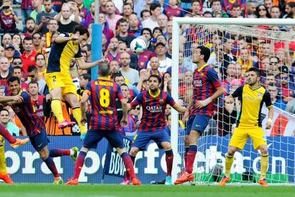 Godín marca de cabeza en el Camp Nou durante la última jornada de la temporada 2013-2014