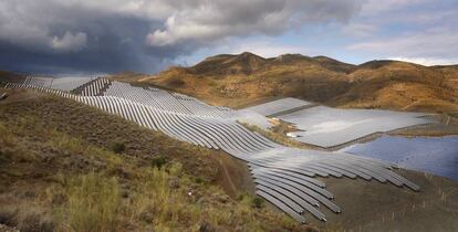 Vista de la Planta Solar Fotovoltaica de Lucainena de las Torres (Almer&iacute;a). 