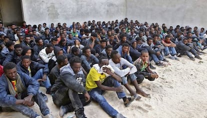 Inmigrantes en el centro de detención de Zawiya (Libia), en mayo.