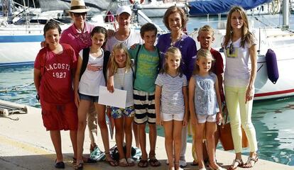 La Reina, el pasado verano en Palma, con la Princesa, la infanta Elena y todos sus nietos.