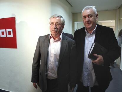 Cayo Lara e Ignacio Fernández Toxo, secretario general de CC OO, en la sede del sindicato.