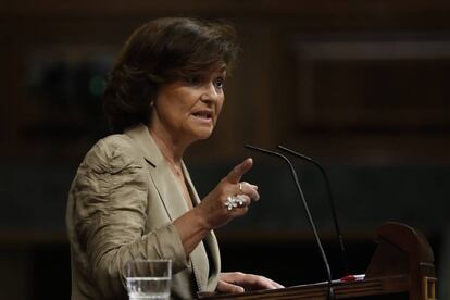 Carmen Calvo, comparece en la sesión plenaria extraordinaria.