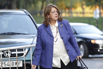 Elvira Rodrguez, presidenta de la Asamblea de la Comunidad de Madrid, a su llegada a la capilla ardiente por Francisco <i>Pancho</i> Prez.