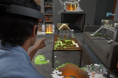 <p>El sector donde mayor penetración ha tenido la realidad aumentada es de momento el de los videojuegos. Ya antes de Pokémon Go Microsoft había maravillado con su Minecraft para Hololens (en la imagen) que convertía tu casa en el tablero de su juego de construcción. Apple presentó una amplia oferta de ocio electrónico con realidad aumentada el pasado septiembre. El videojuego que más interés a despertado es <a href="https://www.youtube.com/watch?v=4wEdXLzIJRg" target="">The Machines</a>, un juego de estrategia en tiempo real con capacidad para convertirse en el próximo campo de batalla de los eSports. En ese mismo terreno Android prepara una versión de <a href="http://www.grabgames.com/" target="">League Of Legends</a>, el más popular en competiciones profesionales. Pokémon Go sigue creciendo y ya ha lanzado su tercera generación: cada vez más criaturas virtuales habitan nuestro planeta.</p>