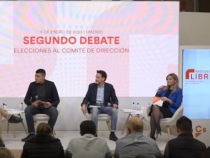 De izquierda a derecha, los tres candidatos a las primarias de Ciudadanos: Patricia Guasp, Edmundo Bal, Marcos Morales y el moderador del debate, celebrado este lunes en la sede del partido, en Madrid.