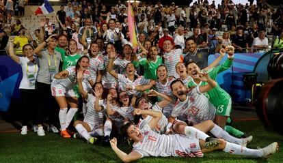 Las jugadoras de la selección sub-20 celebran la victoria sobre Francia en el Mundial Femenino.