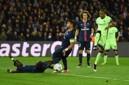 Fernandinho marca el segundo gol del City.