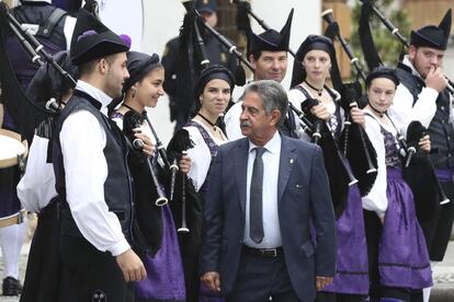 El presidente de la comunidad autónoma de Cantabria, Miguel Angel Revilla, en su llegada a los Premios Princesa de Asturias 2018.