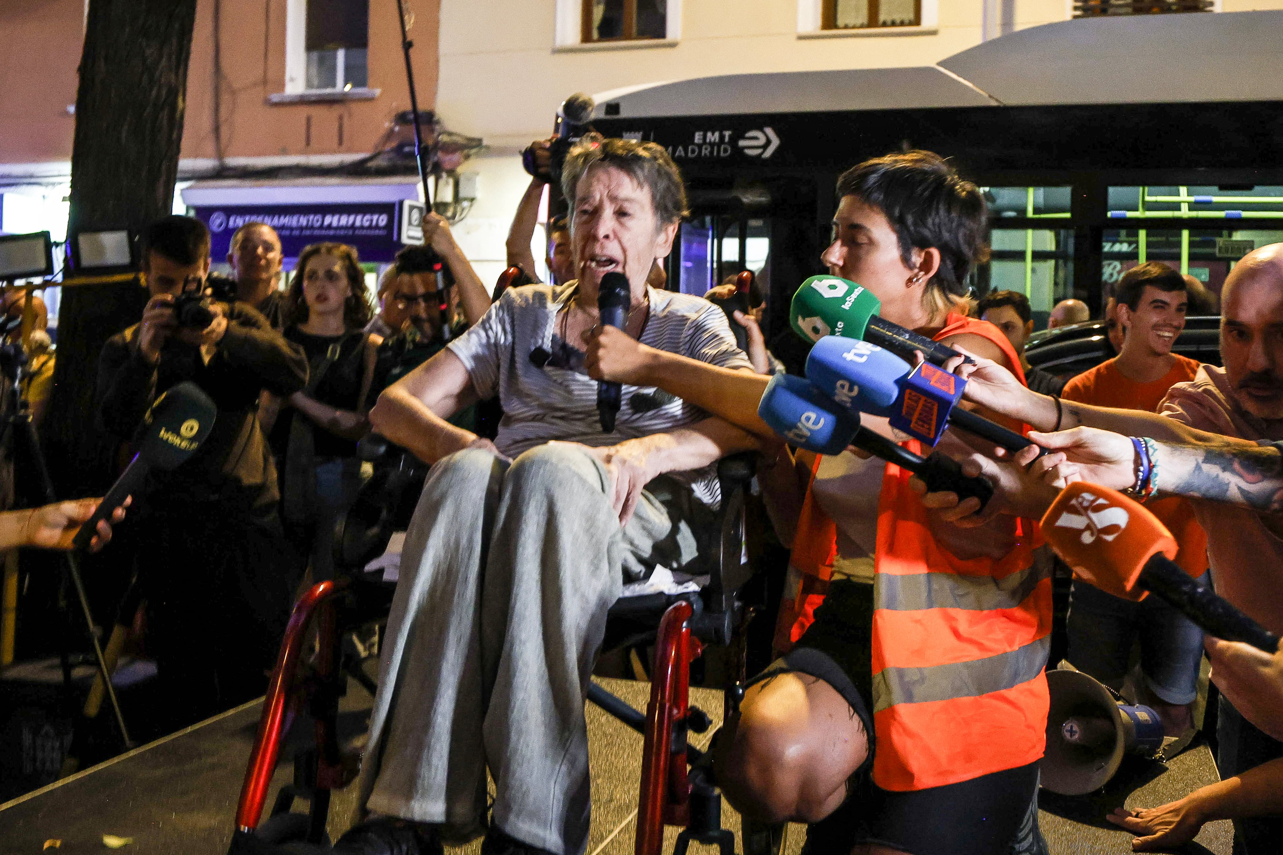 Acampada por el desahucio de Maricarmen en Madrid. 