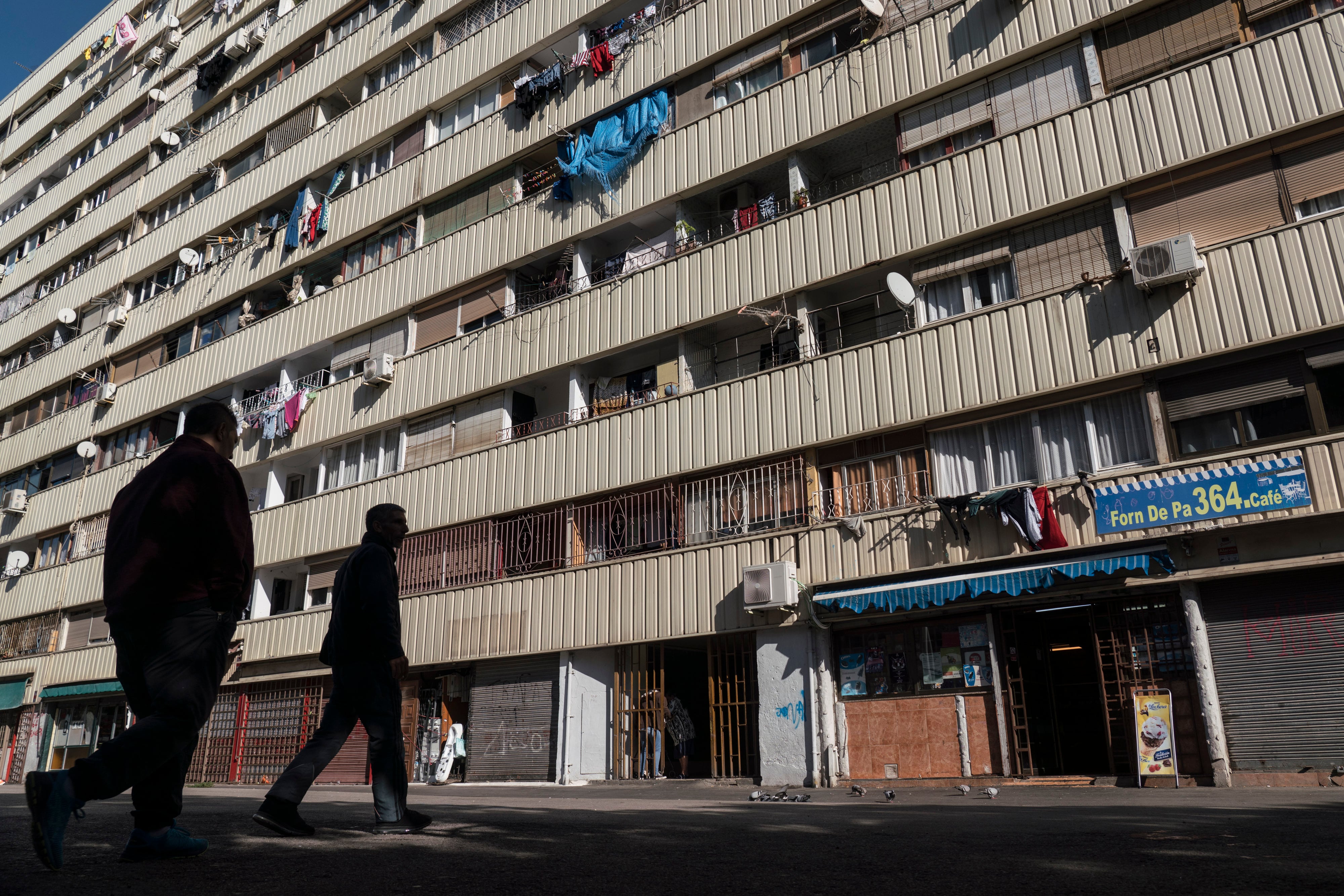 Los Mossos despliegan unidades antidisturbios en La Mina para controlar el narcotráfico