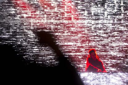 Las pantallas durante la actuación de Boys Noize acompañaron su música.