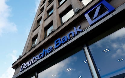 El logo de Deutsche Bank, en una oficinas en Bruselas.