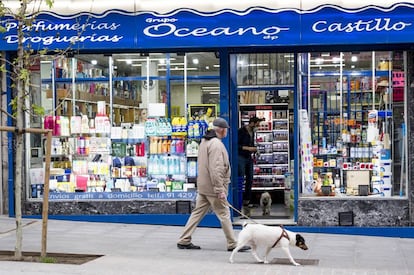 MADRID, SPAIN - APRIL 07: A man walks with his dog at Calle Atocha during the state of alarm following the coronavirus outbreak on April 07, 2020 in Madrid, Spain. More than 13,000 people are reported to have died in Spain due to the COVID-19 outbreak, although the country has reported a decline in the daily number of deaths. (Photo by Juan Naharro Gimenez/Getty Images)