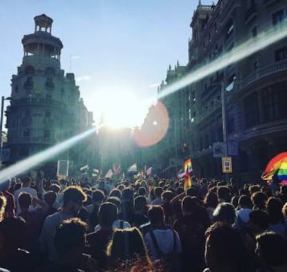 Manifestación del Orgullo Crítico a su paso por Gran Vía. 