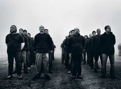 Pruebas de resistencia física, himnos xenófobos, maniobras militares. Son algunas de las actividades que se realizan en el campus de la Università d'Estate en Terminillo, cerca de Roma, una convención anual de militantes neofascistas.