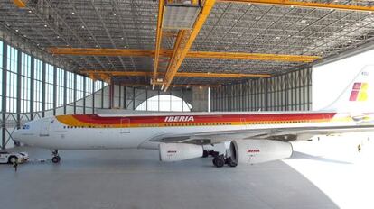 Hangar de la compañia Iberia en el aeropuerto de El Prat.
