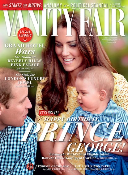 Con menos de un año de vida, acaba de protagonizar su primera portada en el número de agosto de la revista Vanity Fair. El titular lo proclama el niño más famoso del mundo y en sus páginas se descubren anécdotas de sus primeros 365 días: “Kate dejó de darle el pecho a principios de año” o “el príncipe Guillermo estaba nervioso por el primer viaje de Jorge a Australia” son algunas de las declaraciones que recoge la publicación.