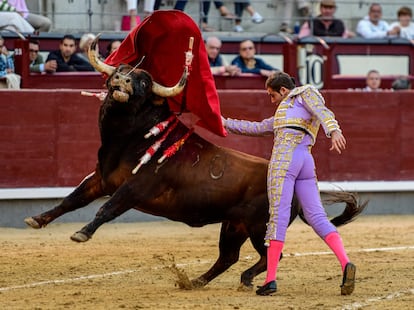 Jesús Moreno, en un pase de pecho a su segundo novillo.