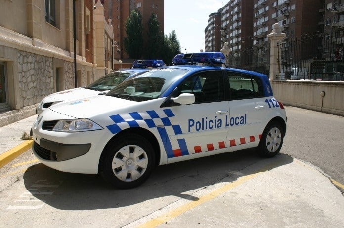 Detenidos un hombre y su madre por retener atada de pies y manos a la cama durante un mes a la pareja de él 