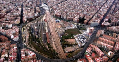 Al fondo, la Estaci&oacute; del Nord y la playa de v&iacute;as en Valencia en una imagen de 2008.