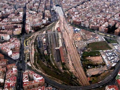 Al fondo, la Estaci&oacute; del Nord y la playa de v&iacute;as en Valencia en una imagen de 2008.