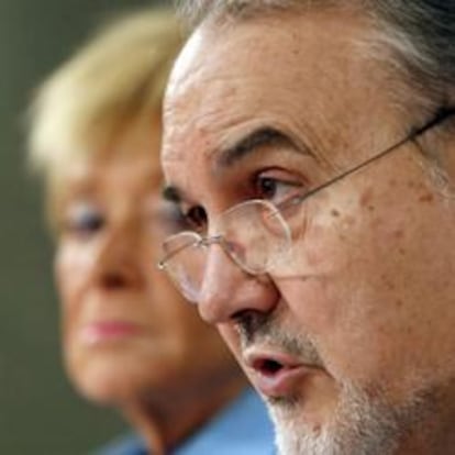 María Teresa Fernández de la Vega y Pedro Solbes durante la rueda de prensa posterior al Consejo de Ministros.