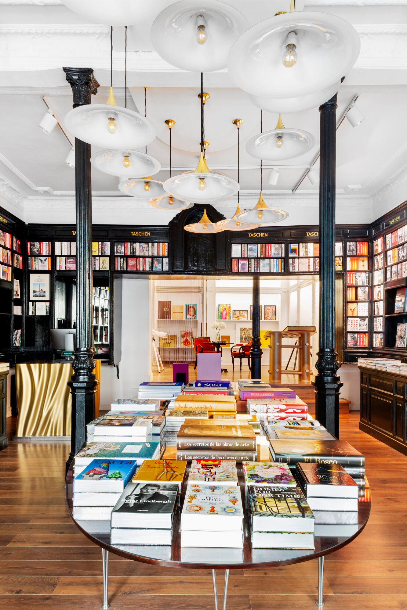 Interior de la Taschen Store Madrid.