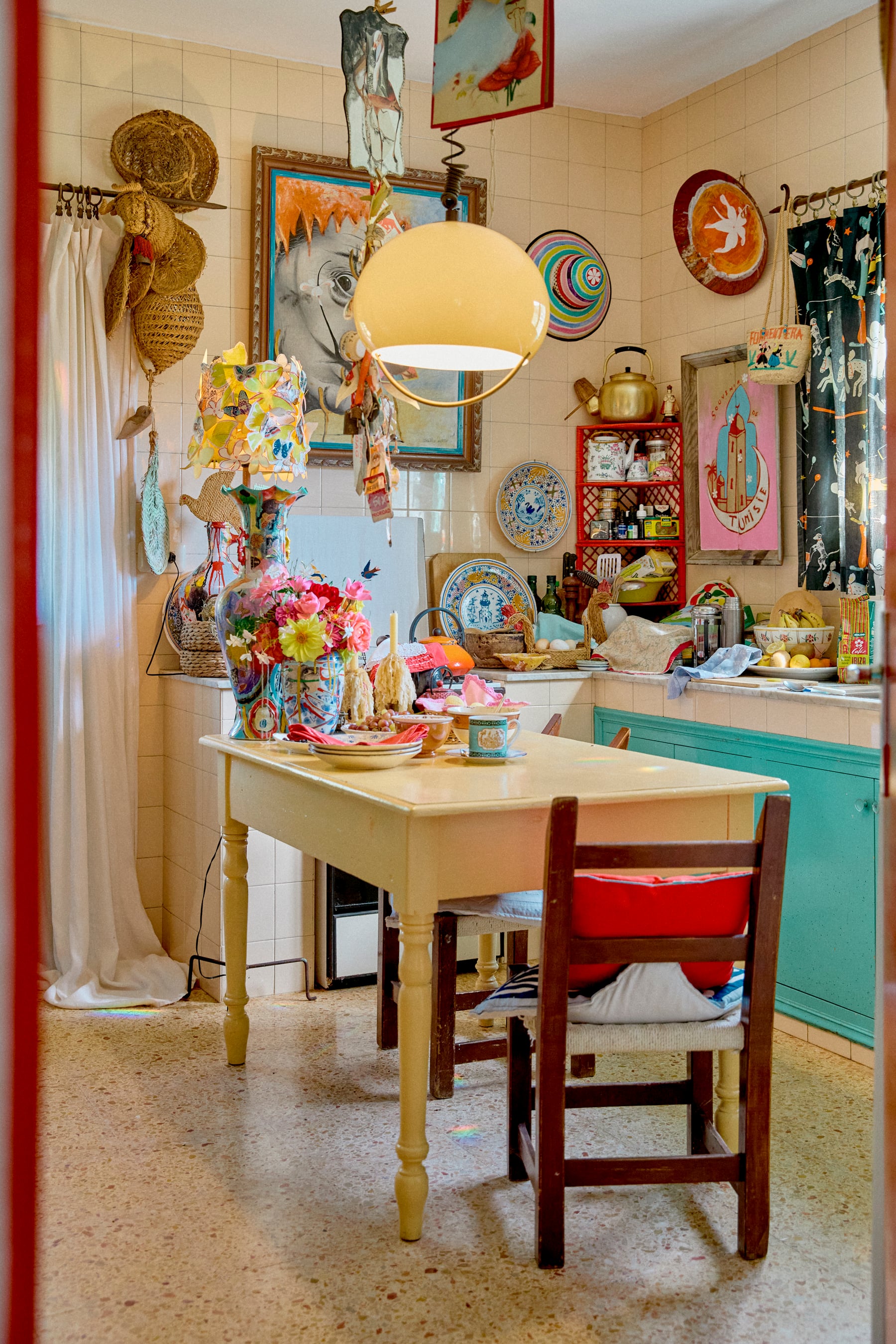 Grillo Demo: artista argentino che decora le case delle star ma vive in una modesta casa a Ibiza