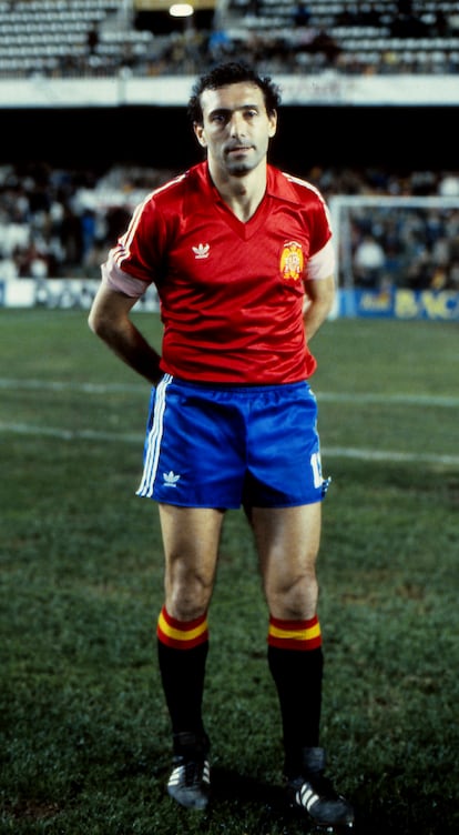 Quini con el uniforme de la Selección Española de 1982, cuyo pantalón podría parecer demasiado corto... hasta hoy.
