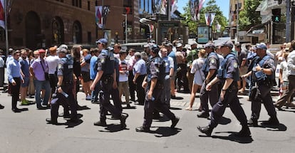 El suceso ha trastocado el corazón financiero de Australia. Cientos de agentes de seguridad han aislado un área de varias manzanas alrededor del lugar del secuestro.