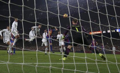 Ramos marca en el Camp Nou y hace el empate del Madrid en el 90.