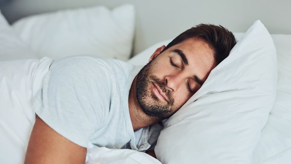 Adiós a despertar por los ronquidos o el tráfico: los tapones Loop Quiet que no duelen al dormir de lado