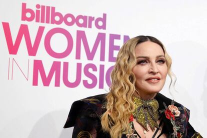 2016 lo ha confirmado. Las mujeres de éxito ya no son complacientes ni piden perdón por ser como son. Madonna, en su discurso en los Billboard: "Gracias por reconocer mi capacidad para sobrellevar 34 años de carrera en medio de un sexismo flagrante y una misoginia y abusos constantes […] Puedes vestirte como una prostituta, pero no ser dueña de tu propia sexualidad o hablar abiertamente de tus propias fantasías sexuales. Tienes que ser lo que los hombres quieren que seas y, sobre todo, hacer lo que las mujeres creen que es lo correcto cuando estás con otros hombres".