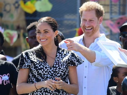 El príncipe Enrique de Inglaterra y Meghan Markle en su visita a Sudáfrica, el 23 de septiembre de 2019.