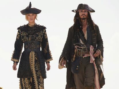 Kiera Knightley y Johnny Depp en una escena de<i> Piratas del Caribe 3. </i>